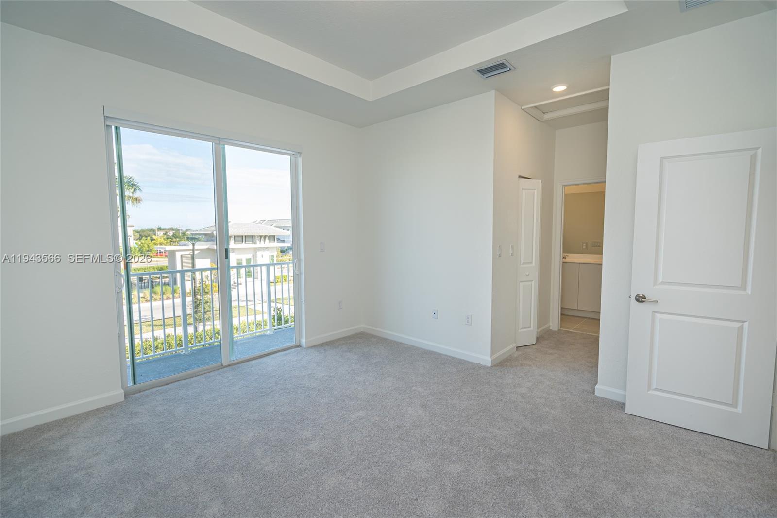 MIAMI LAND AND DEVELOPMEN - Residential Lease
