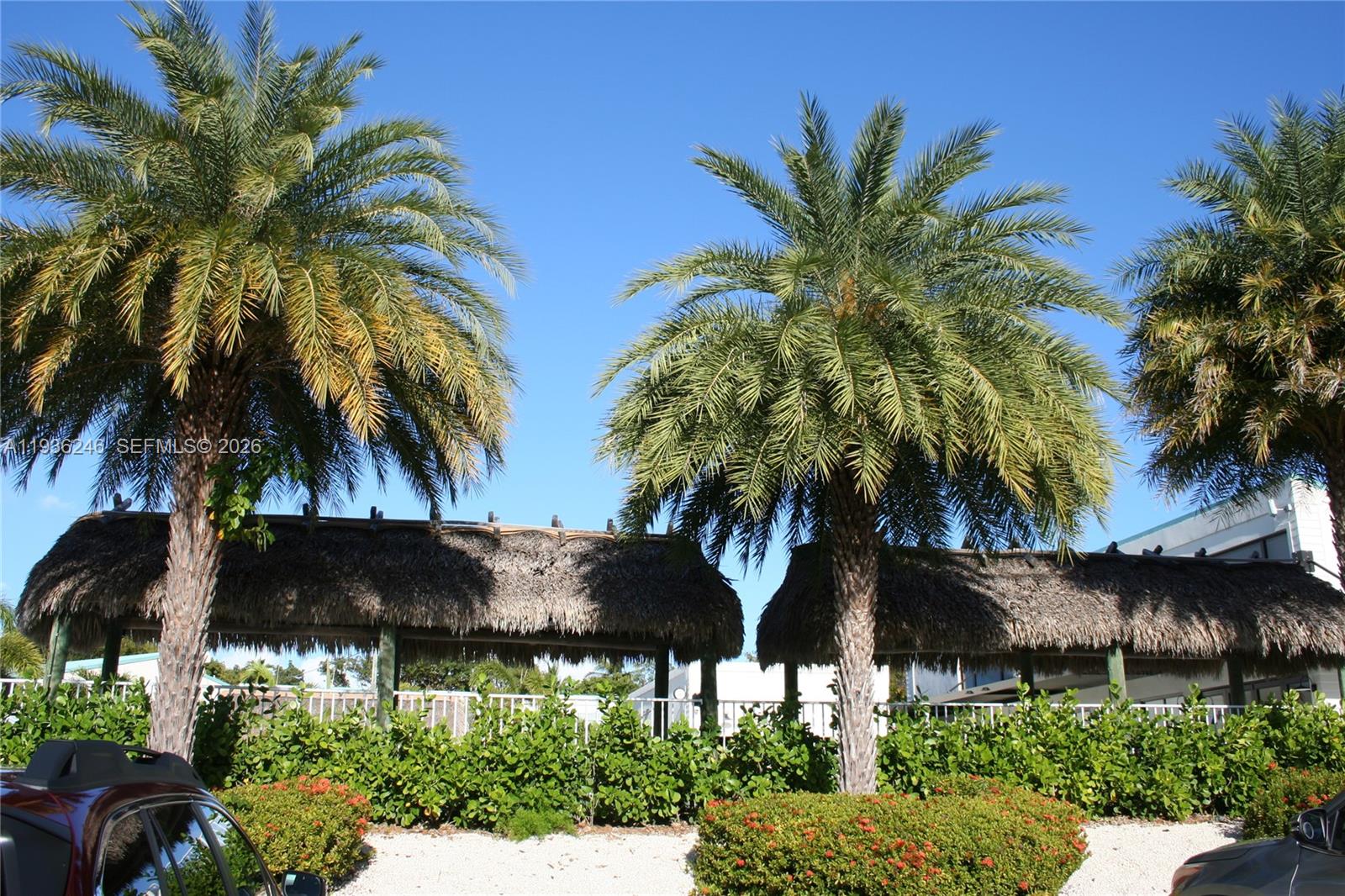 EXECUTIVE BAY CLUB - Residential