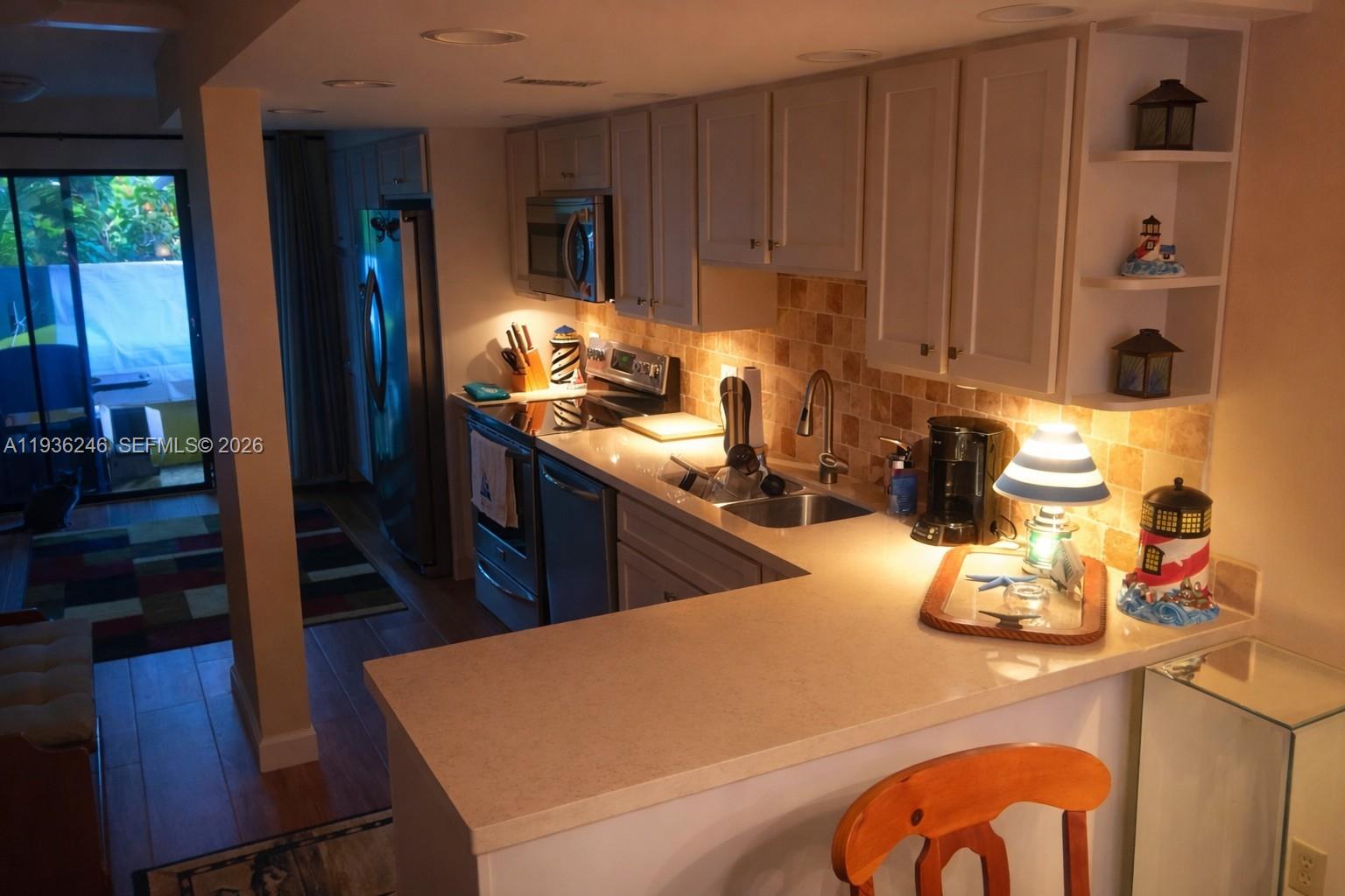 EXECUTIVE BAY CLUB - Residential