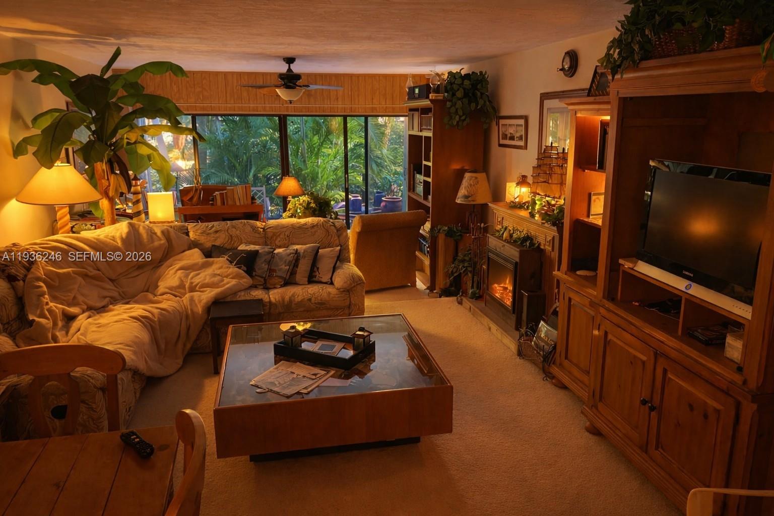 EXECUTIVE BAY CLUB - Residential