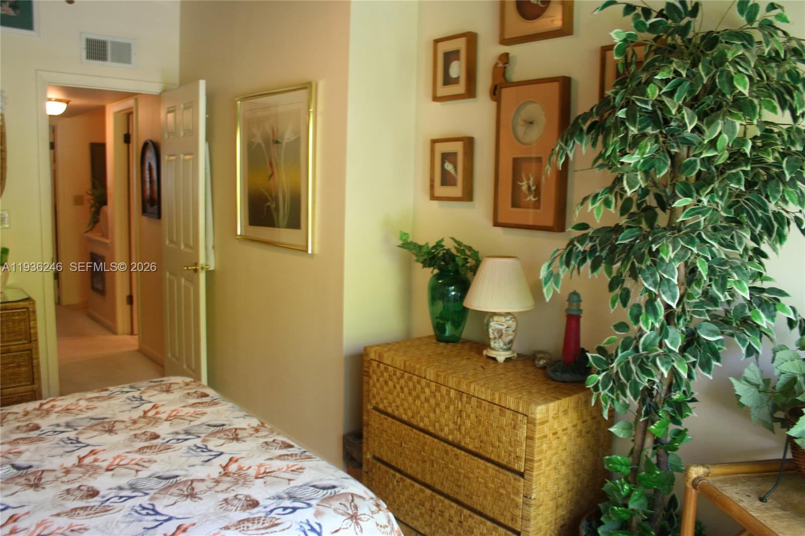 EXECUTIVE BAY CLUB - Residential