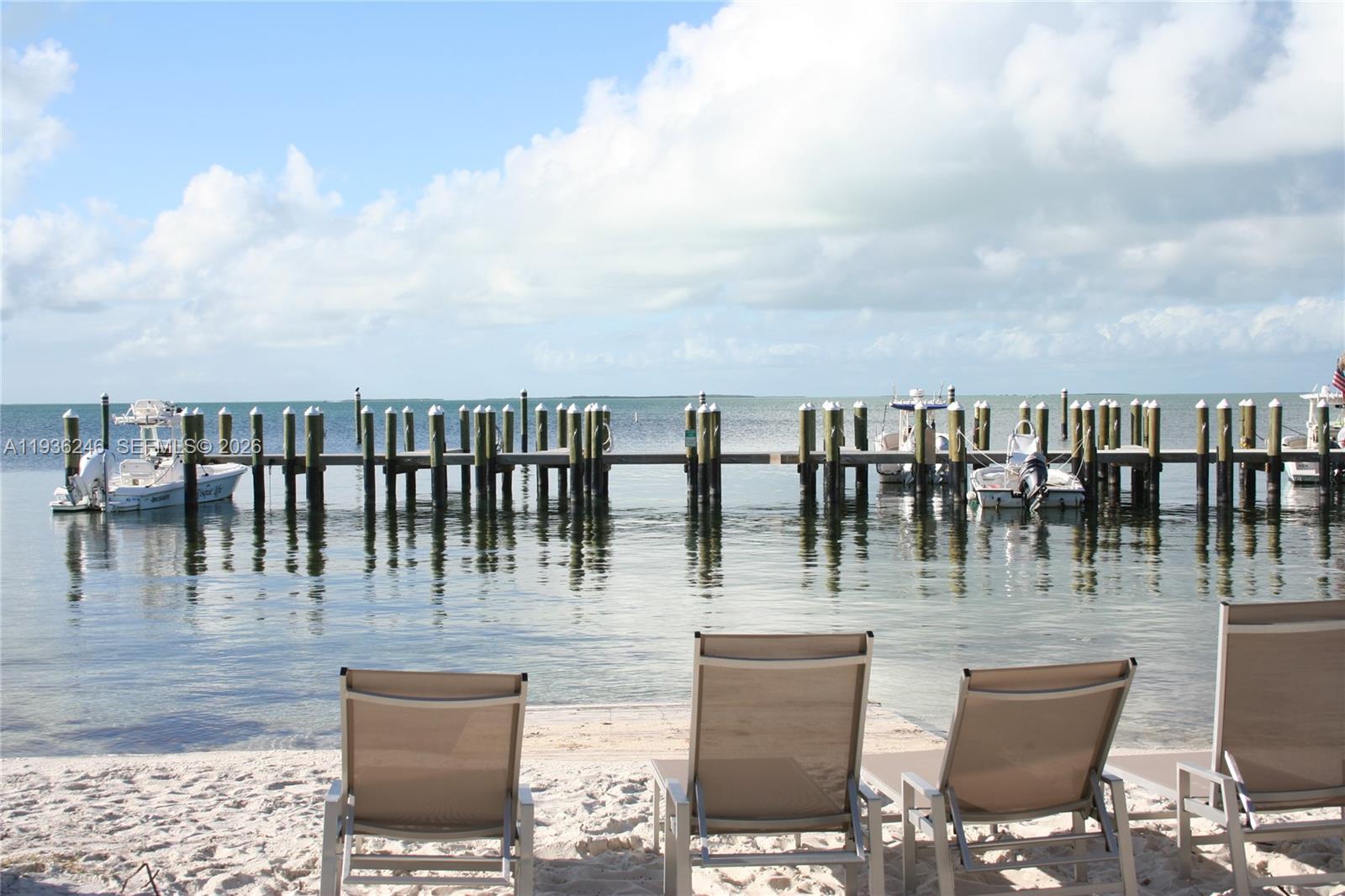EXECUTIVE BAY CLUB - Residential