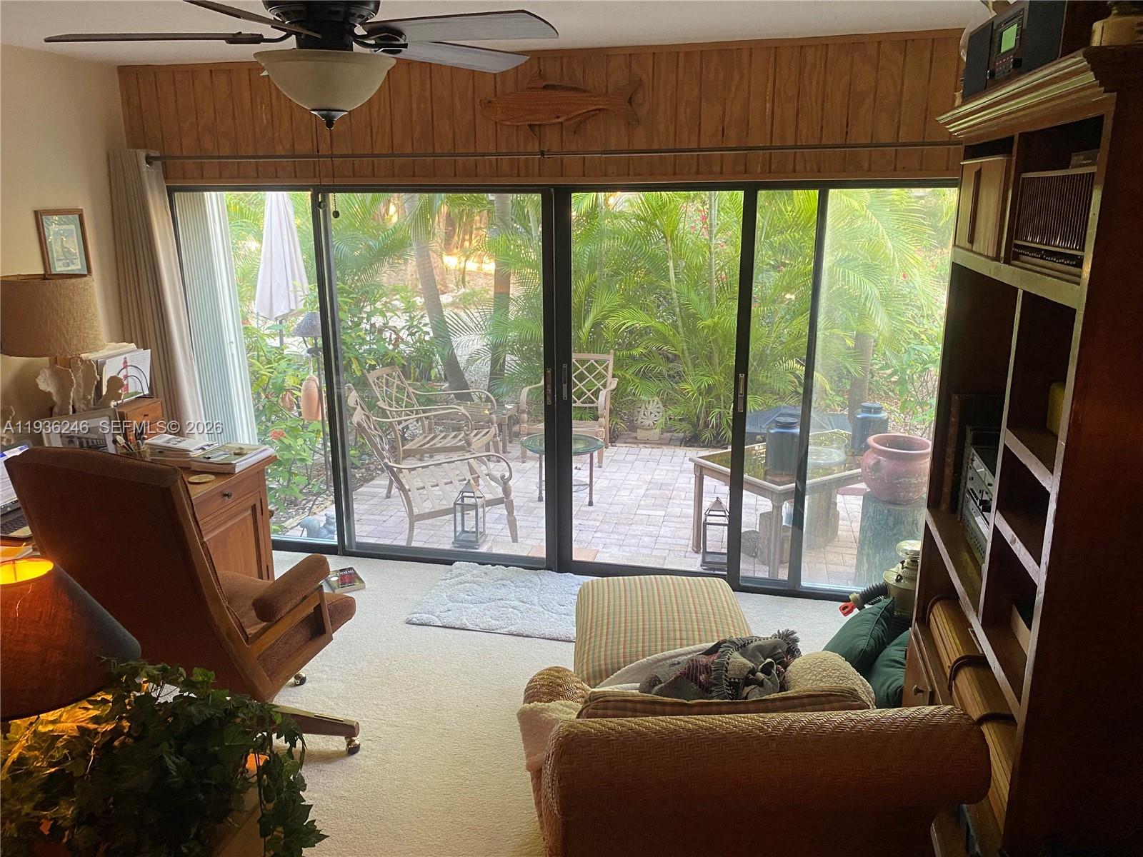 EXECUTIVE BAY CLUB - Residential