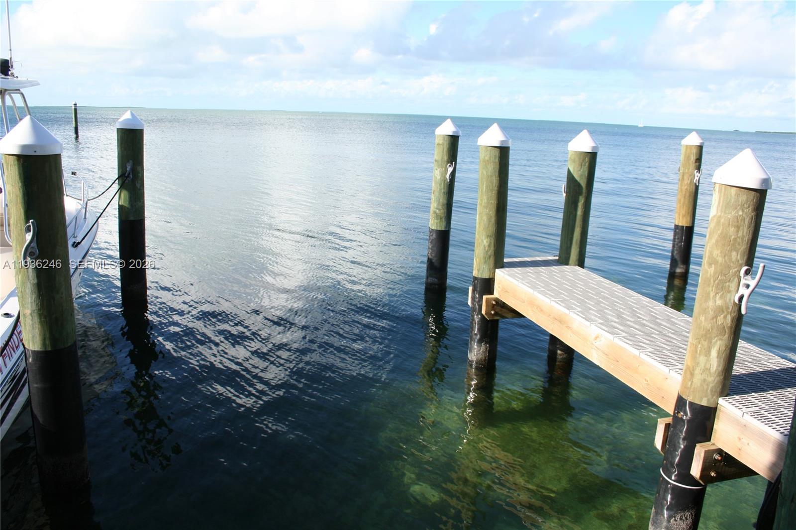 EXECUTIVE BAY CLUB - Residential