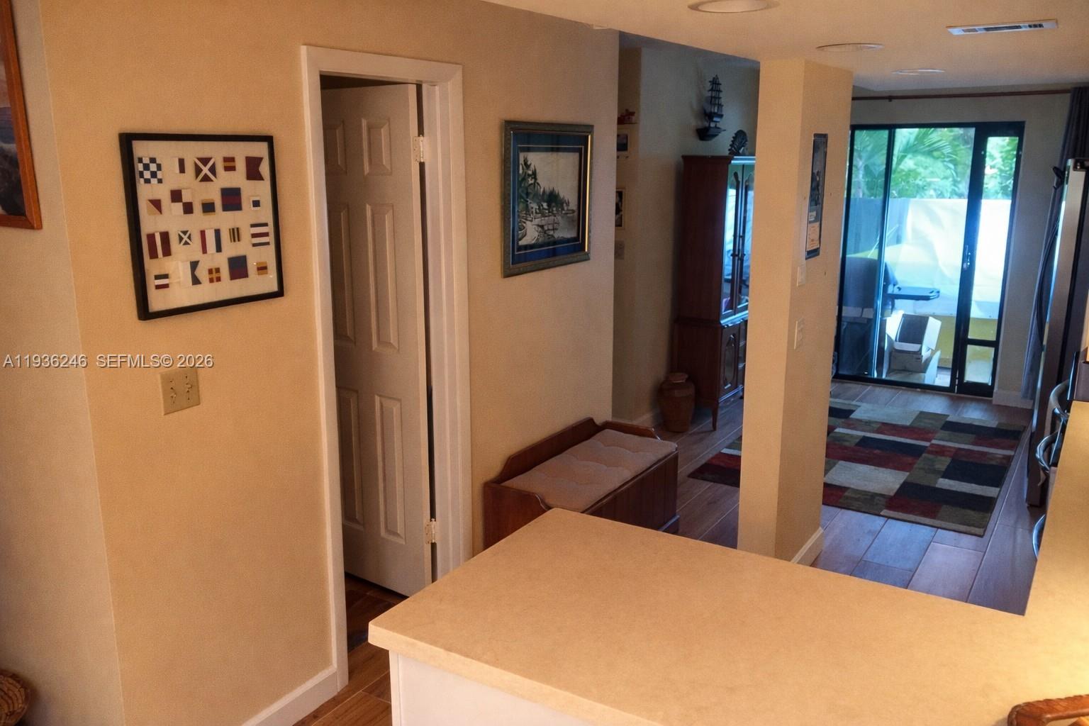 EXECUTIVE BAY CLUB - Residential