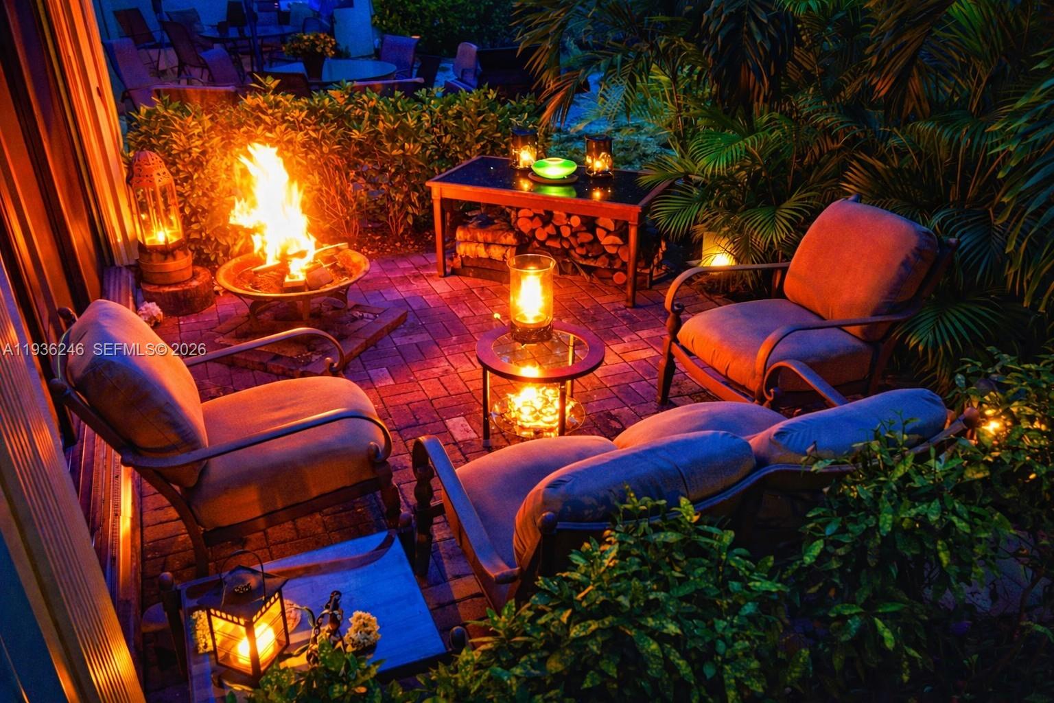 EXECUTIVE BAY CLUB - Residential