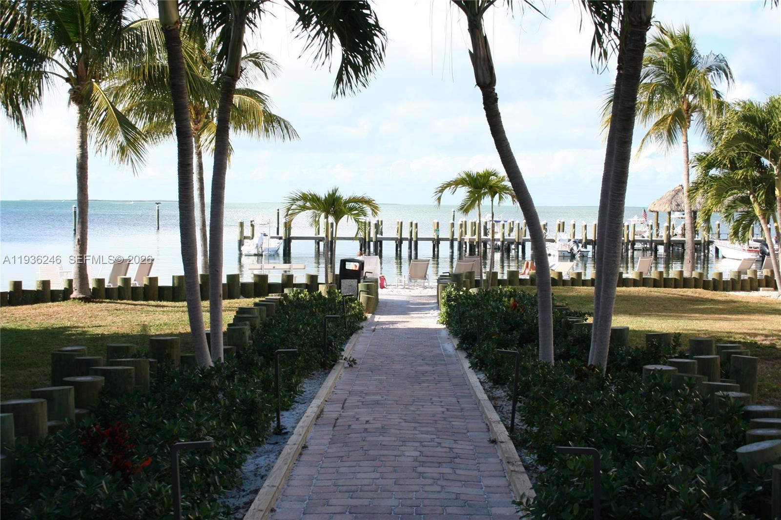 EXECUTIVE BAY CLUB - Residential