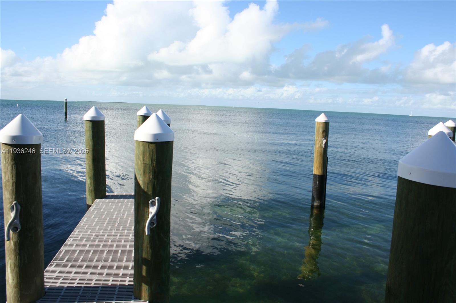 EXECUTIVE BAY CLUB - Residential