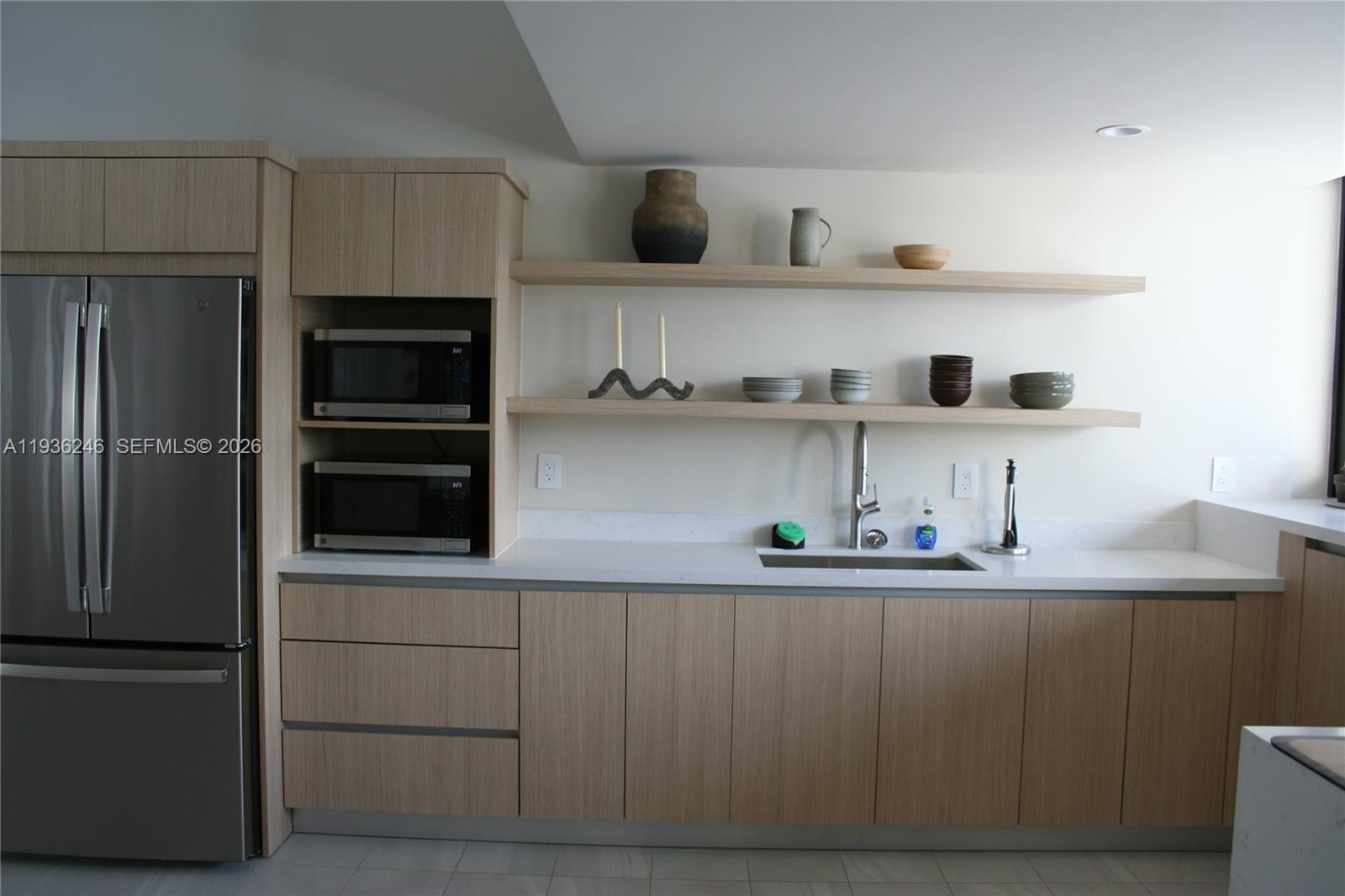 EXECUTIVE BAY CLUB - Residential