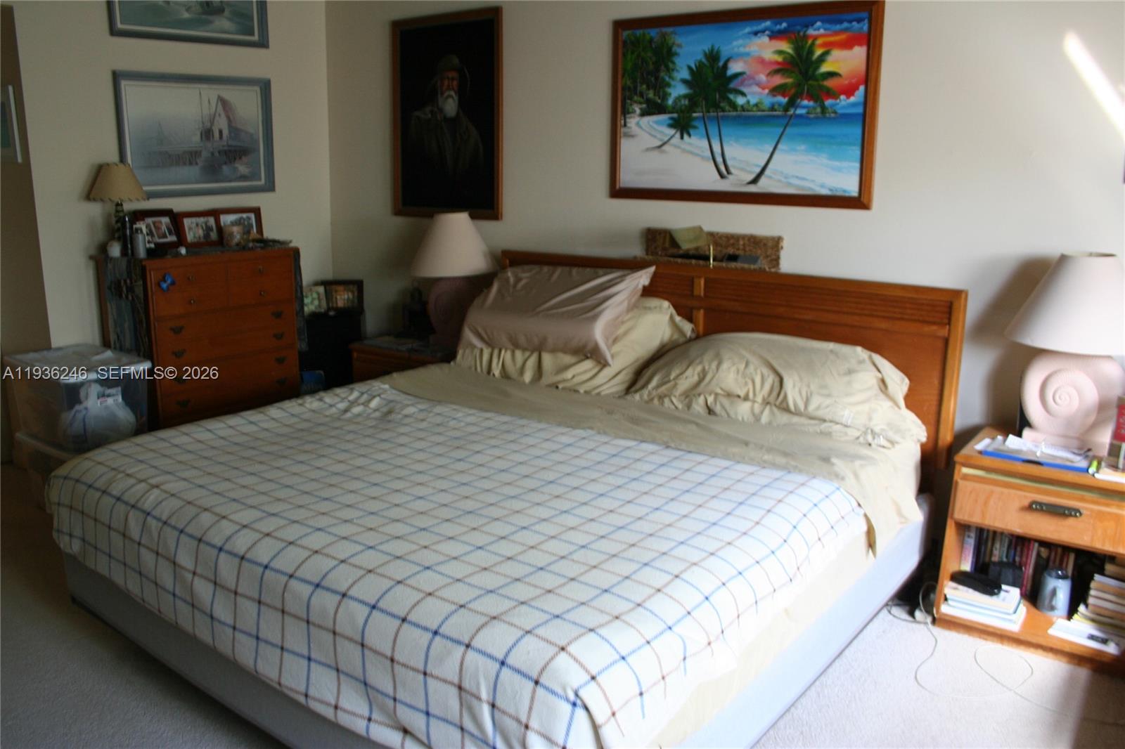 EXECUTIVE BAY CLUB - Residential