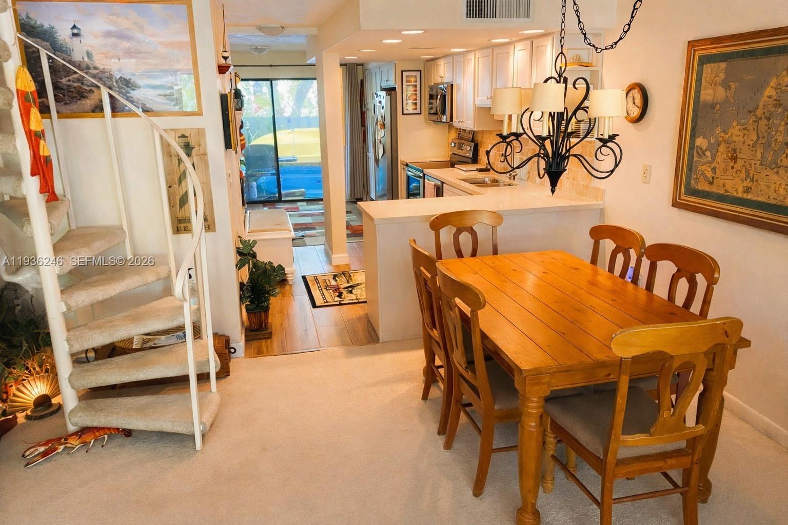 EXECUTIVE BAY CLUB - Residential