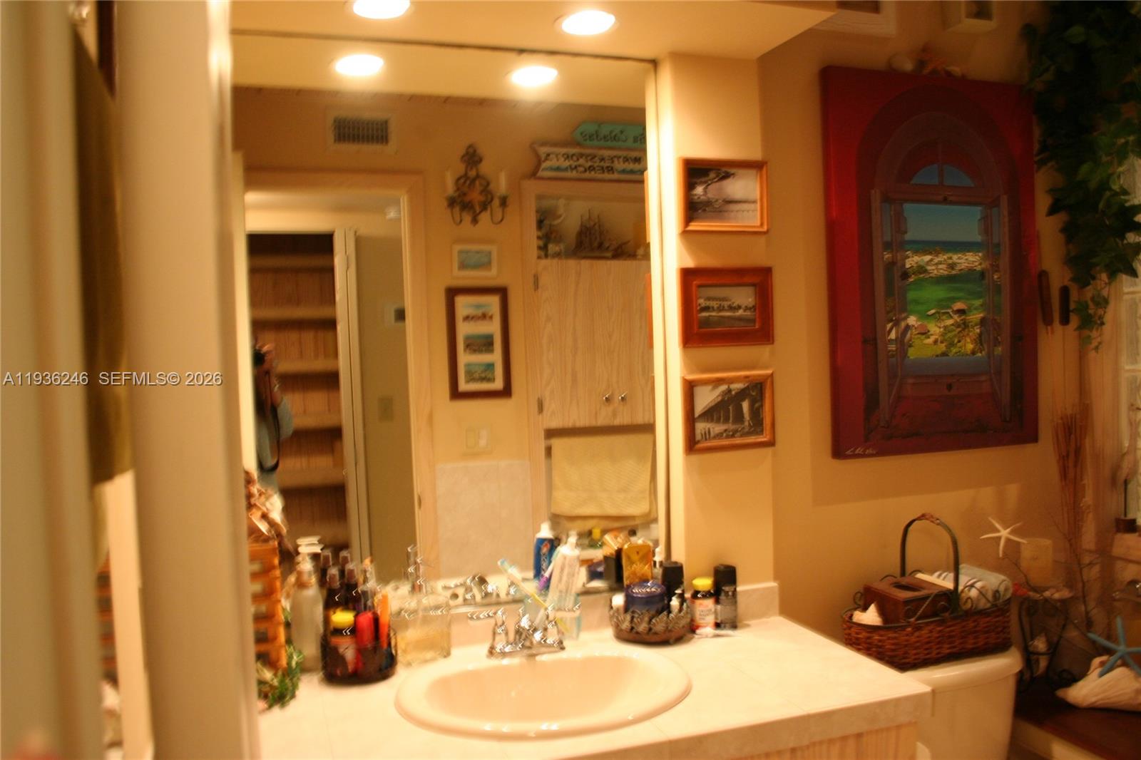 EXECUTIVE BAY CLUB - Residential