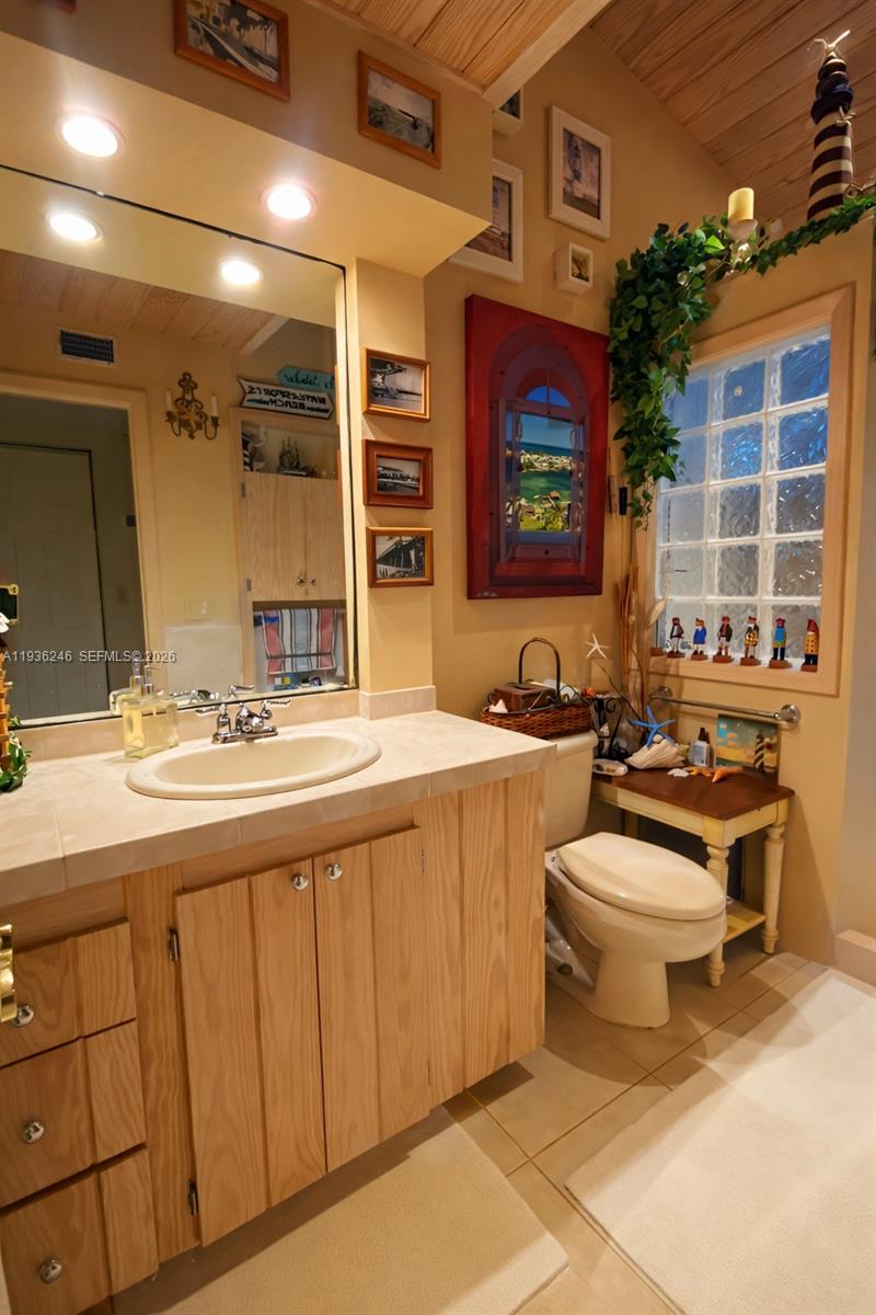 EXECUTIVE BAY CLUB - Residential