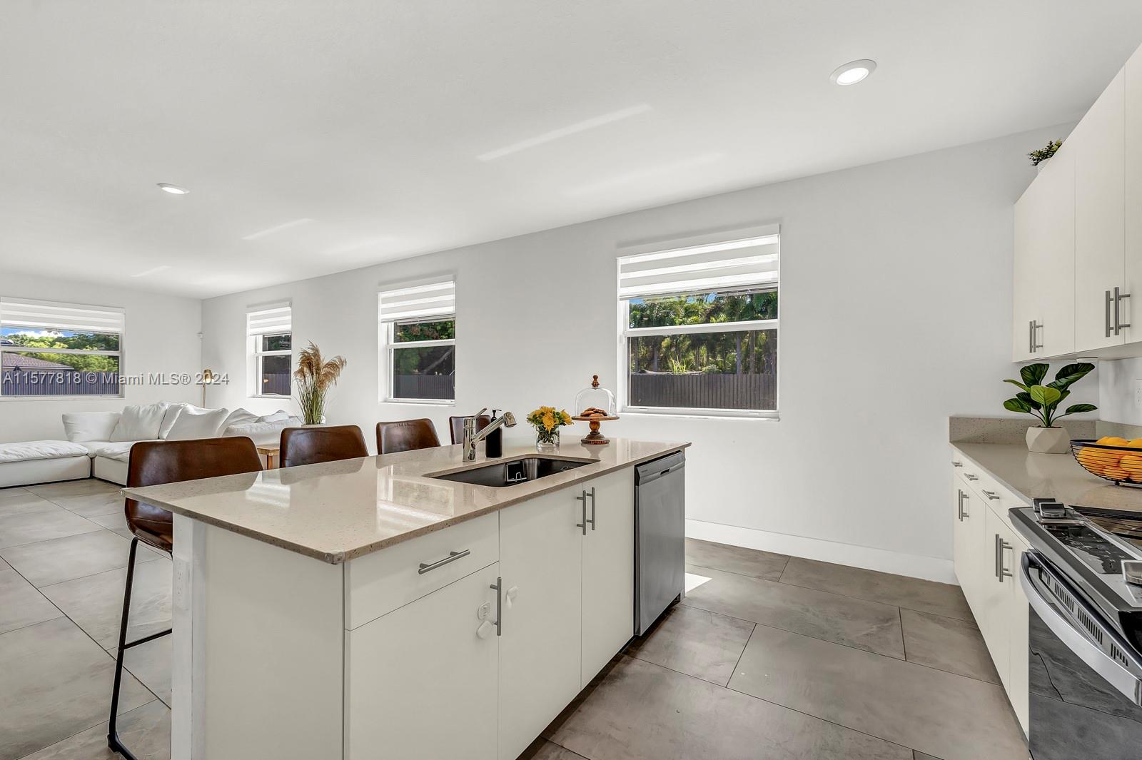 VALENCIA ACRES - Residential