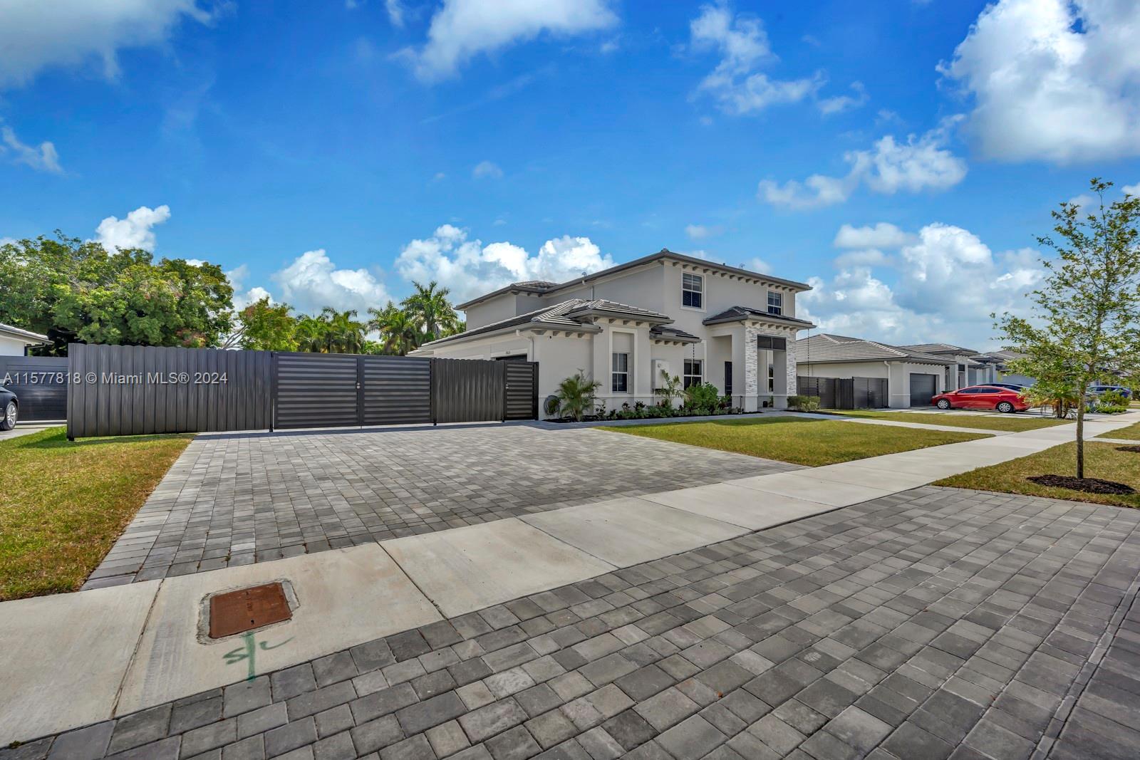 VALENCIA ACRES - Residential