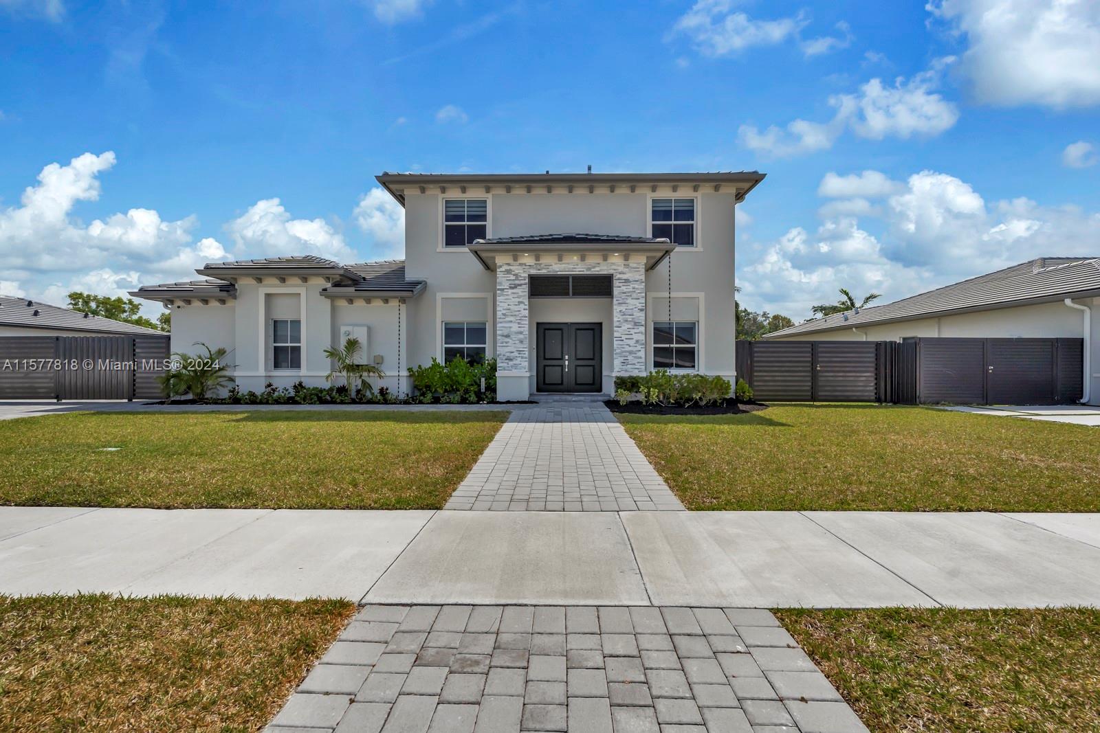 VALENCIA ACRES - Residential