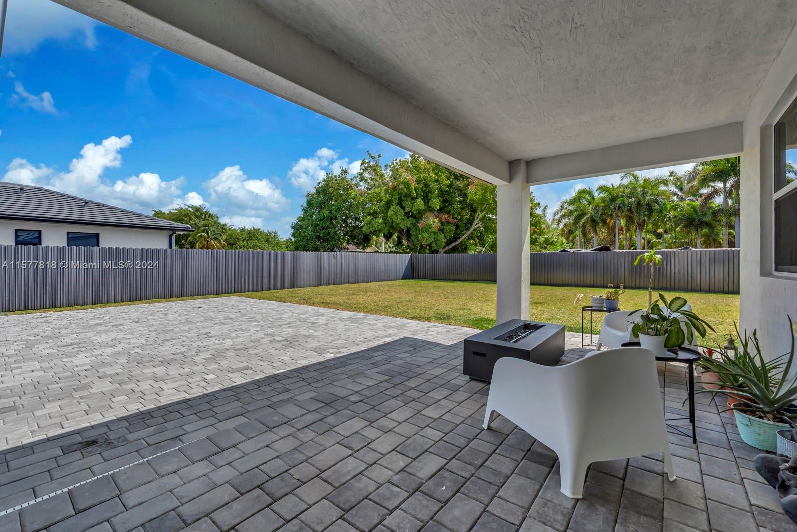 VALENCIA ACRES - Residential