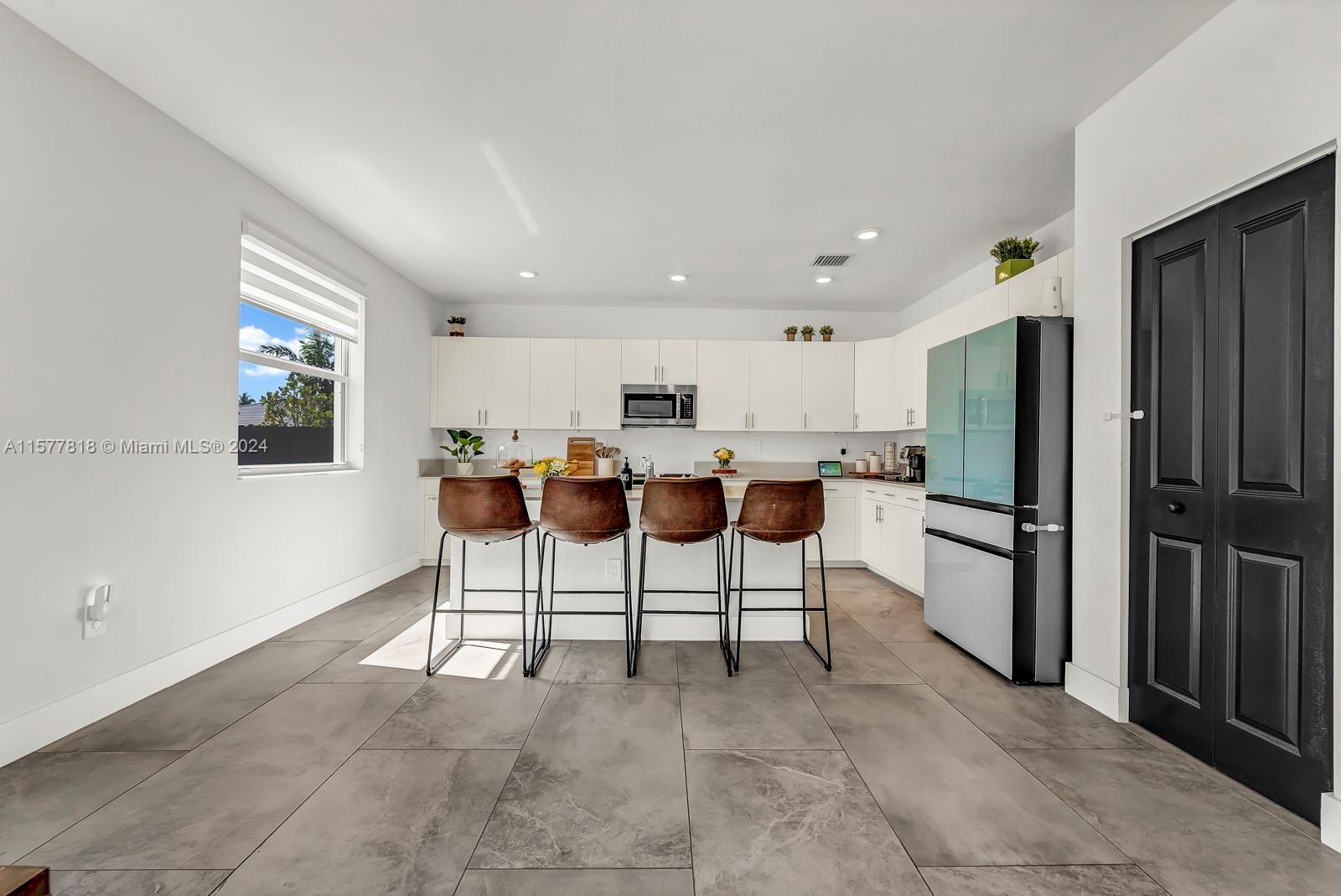 VALENCIA ACRES - Residential