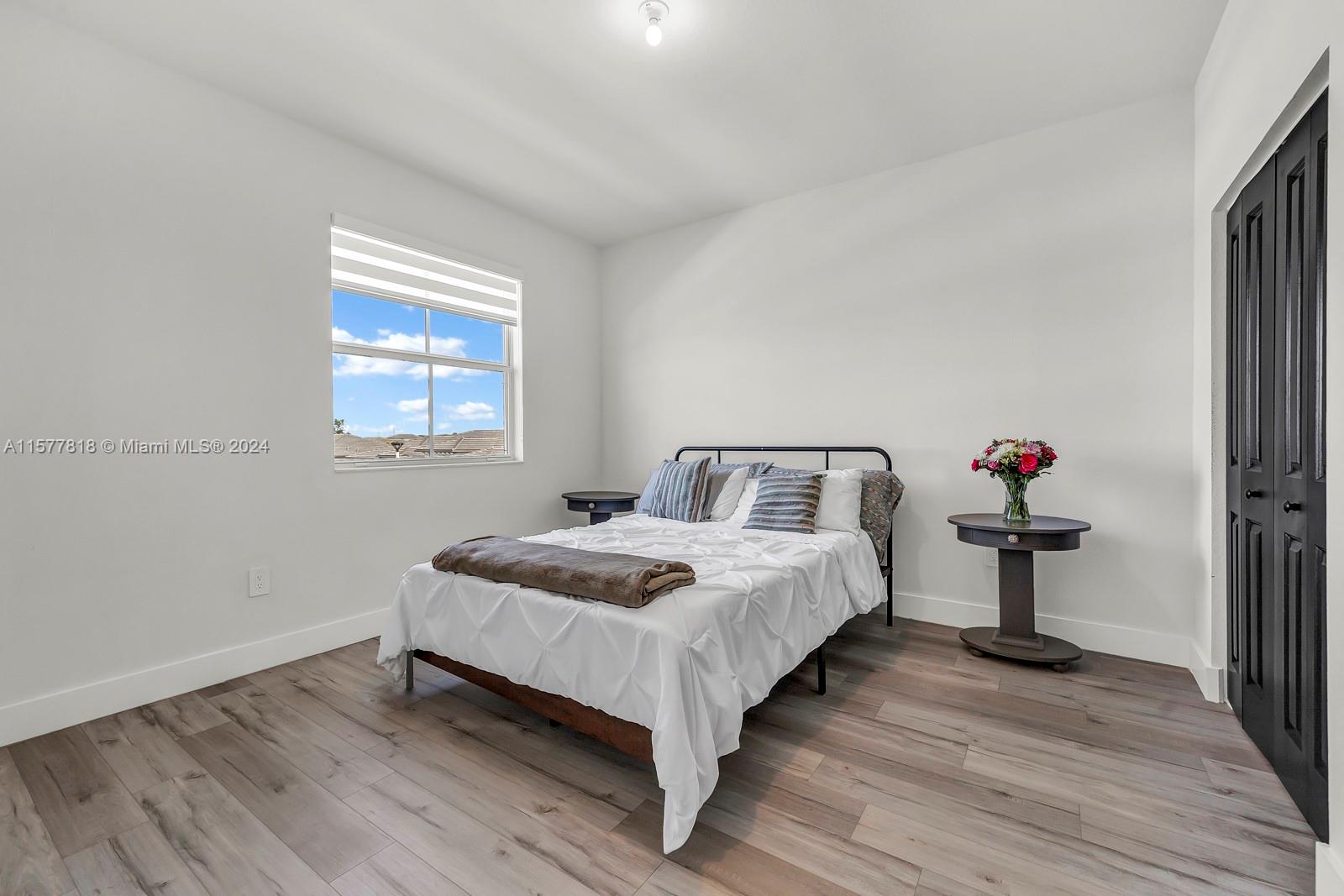 VALENCIA ACRES - Residential