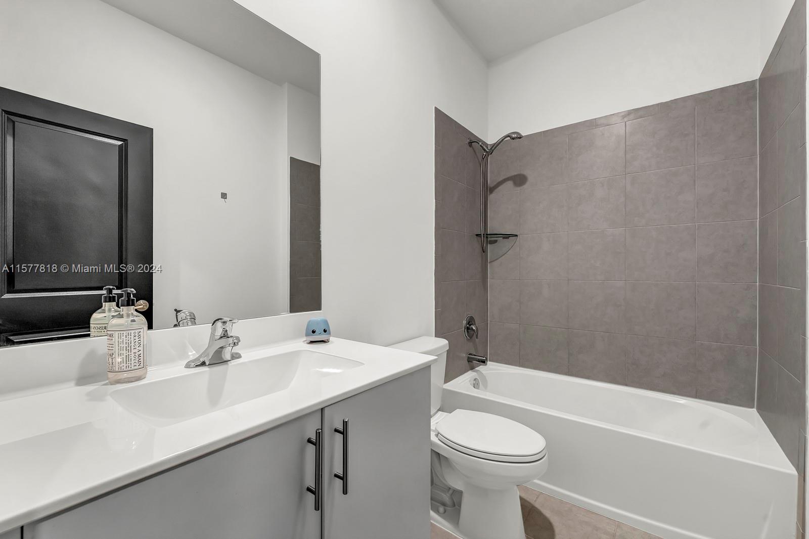 VALENCIA ACRES - Residential