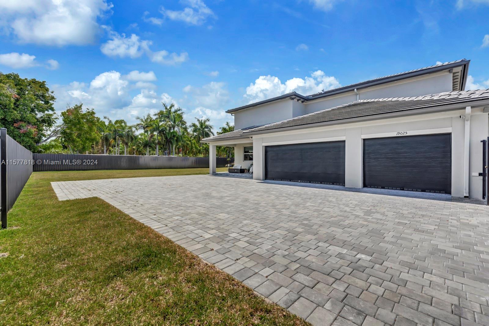 VALENCIA ACRES - Residential