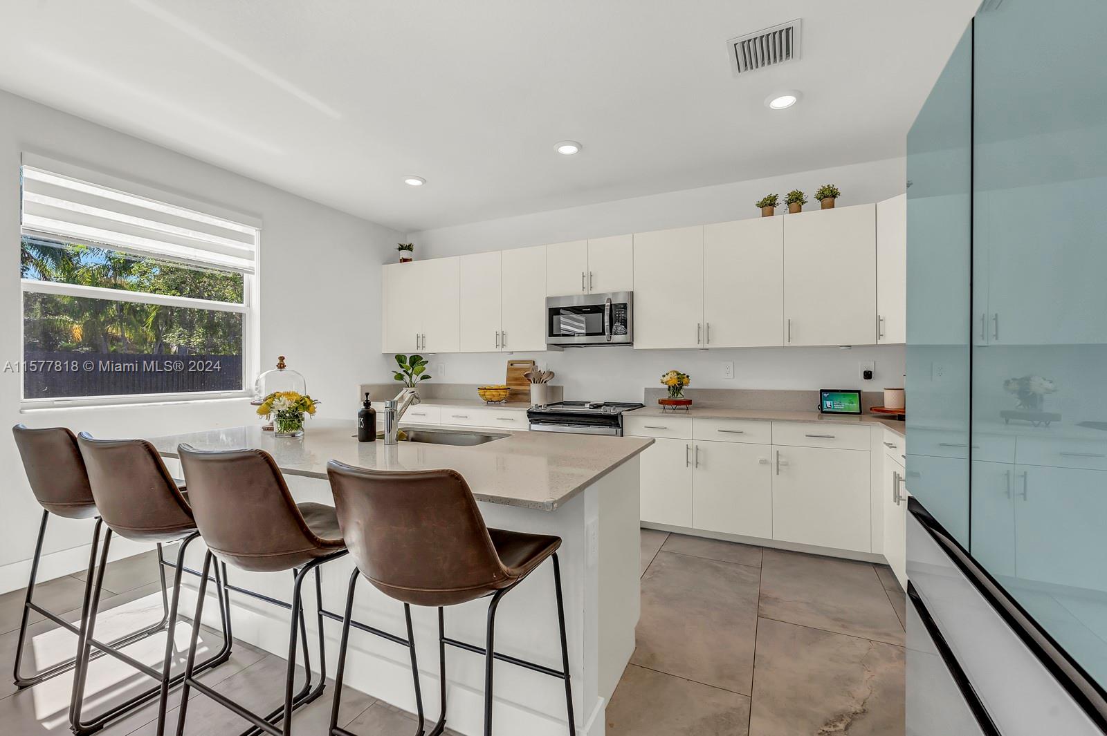VALENCIA ACRES - Residential