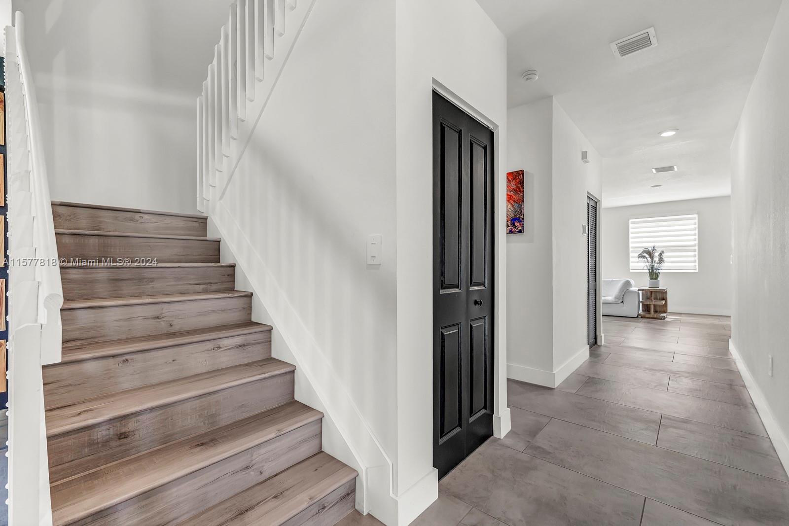 VALENCIA ACRES - Residential