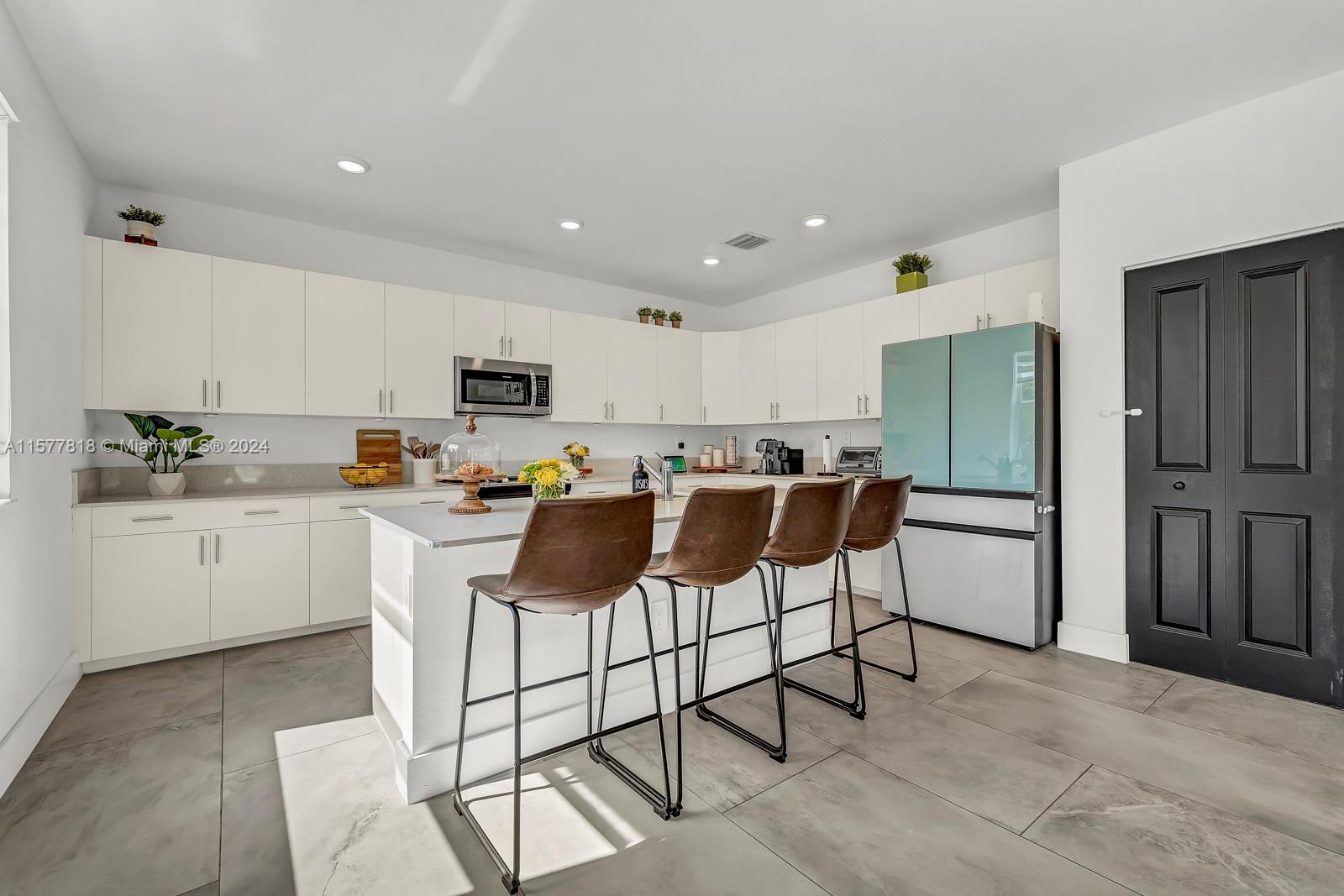 VALENCIA ACRES - Residential