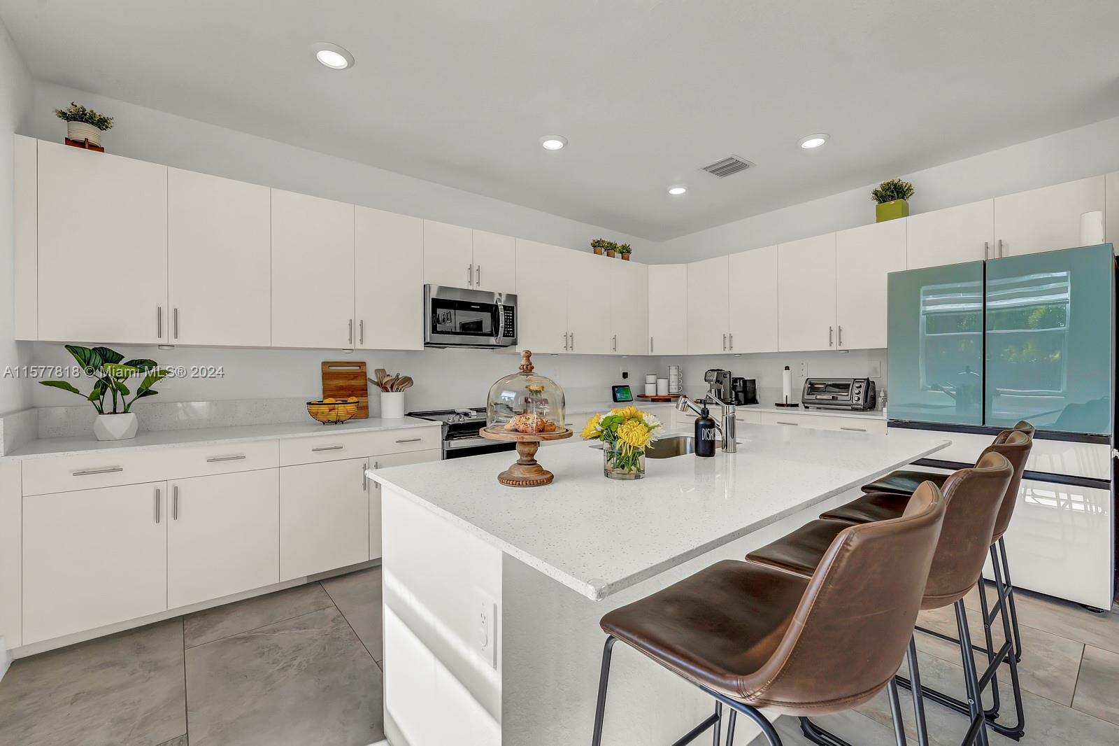 VALENCIA ACRES - Residential