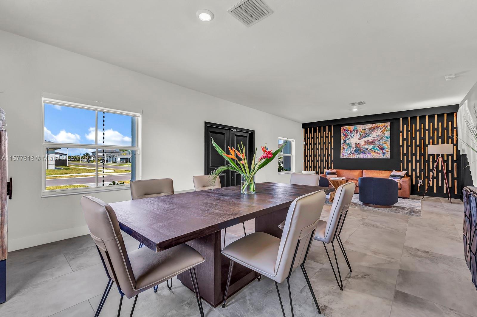 VALENCIA ACRES - Residential