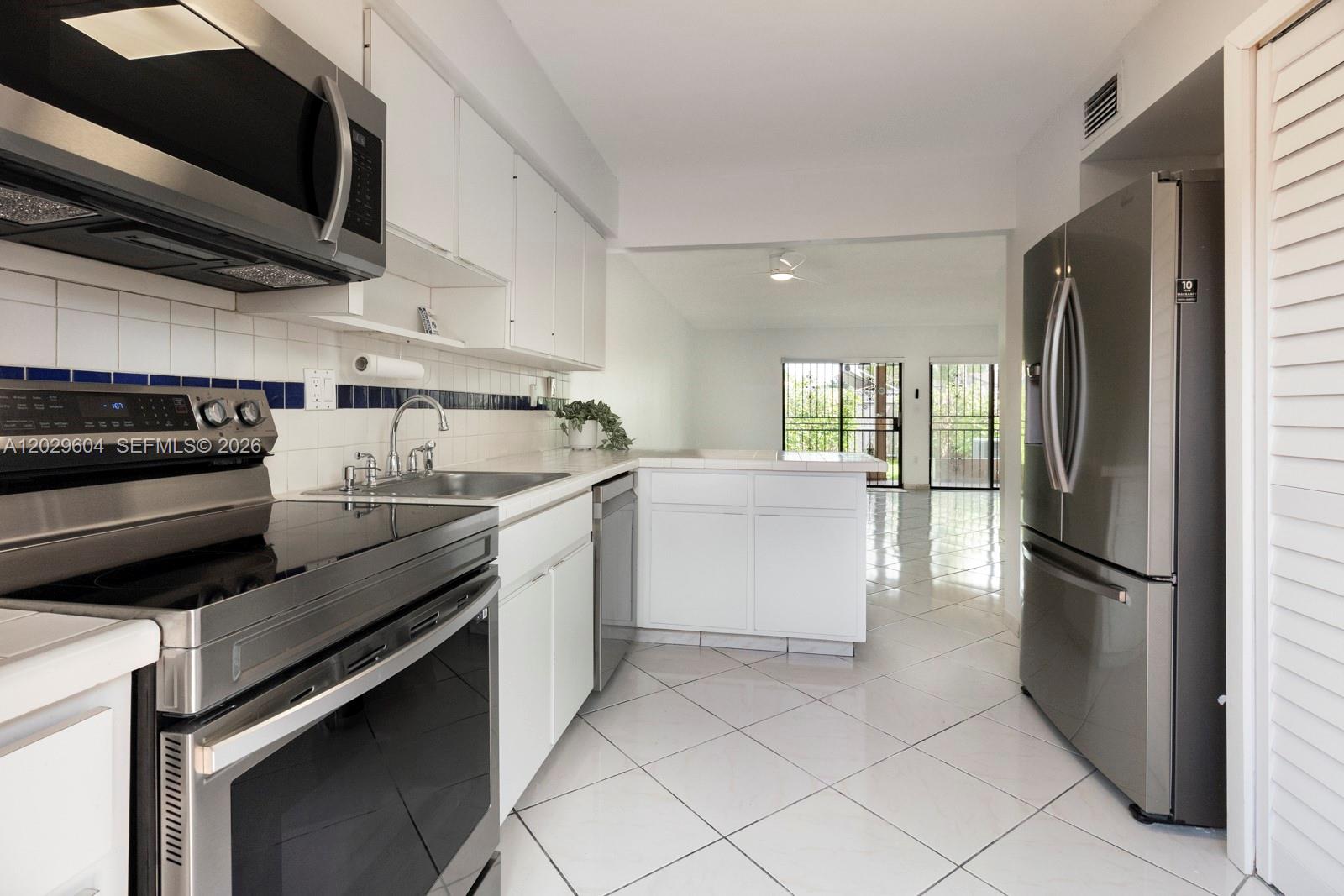 TROPICAL PARK VILLAS COND - Residential Lease