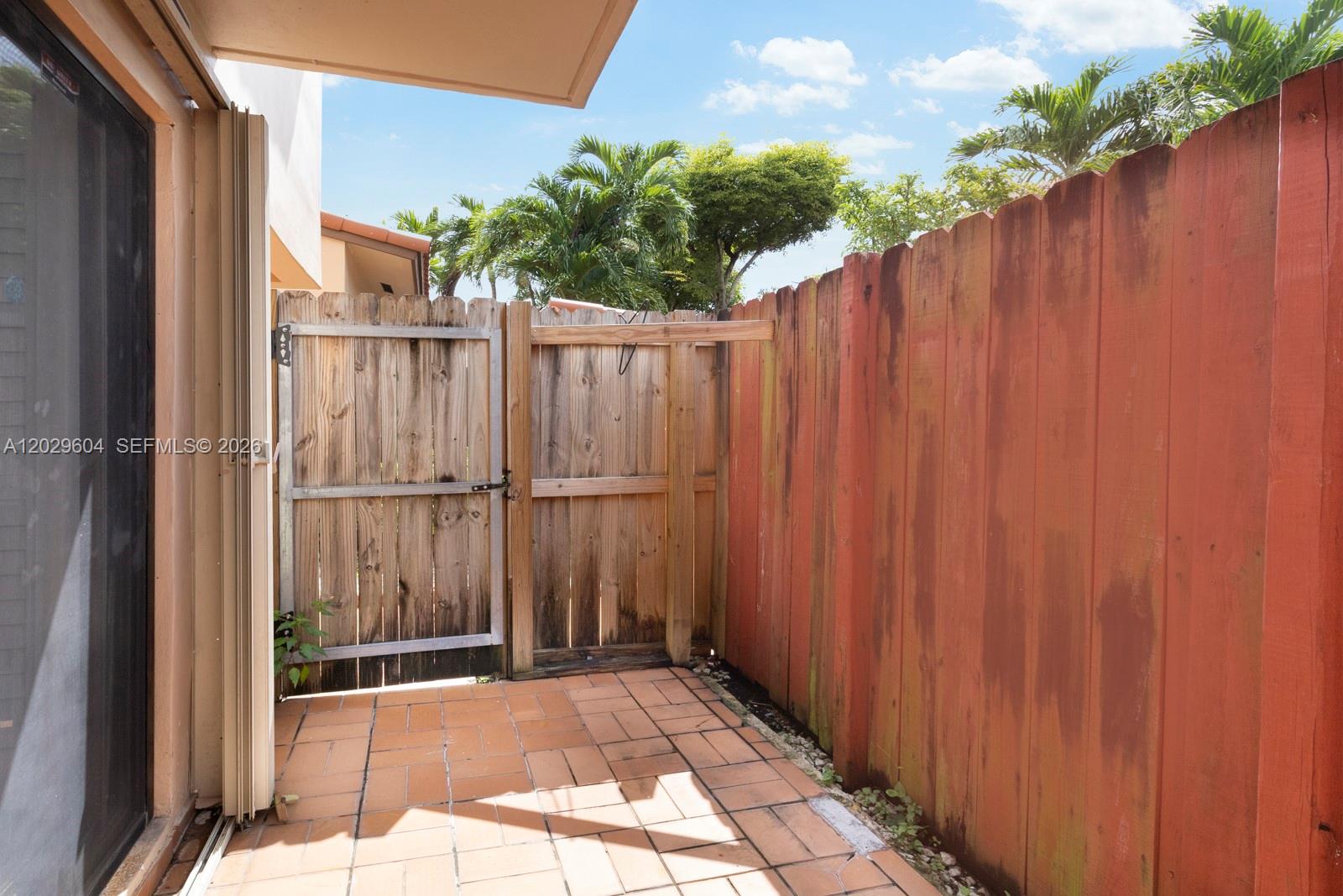 TROPICAL PARK VILLAS COND - Residential Lease