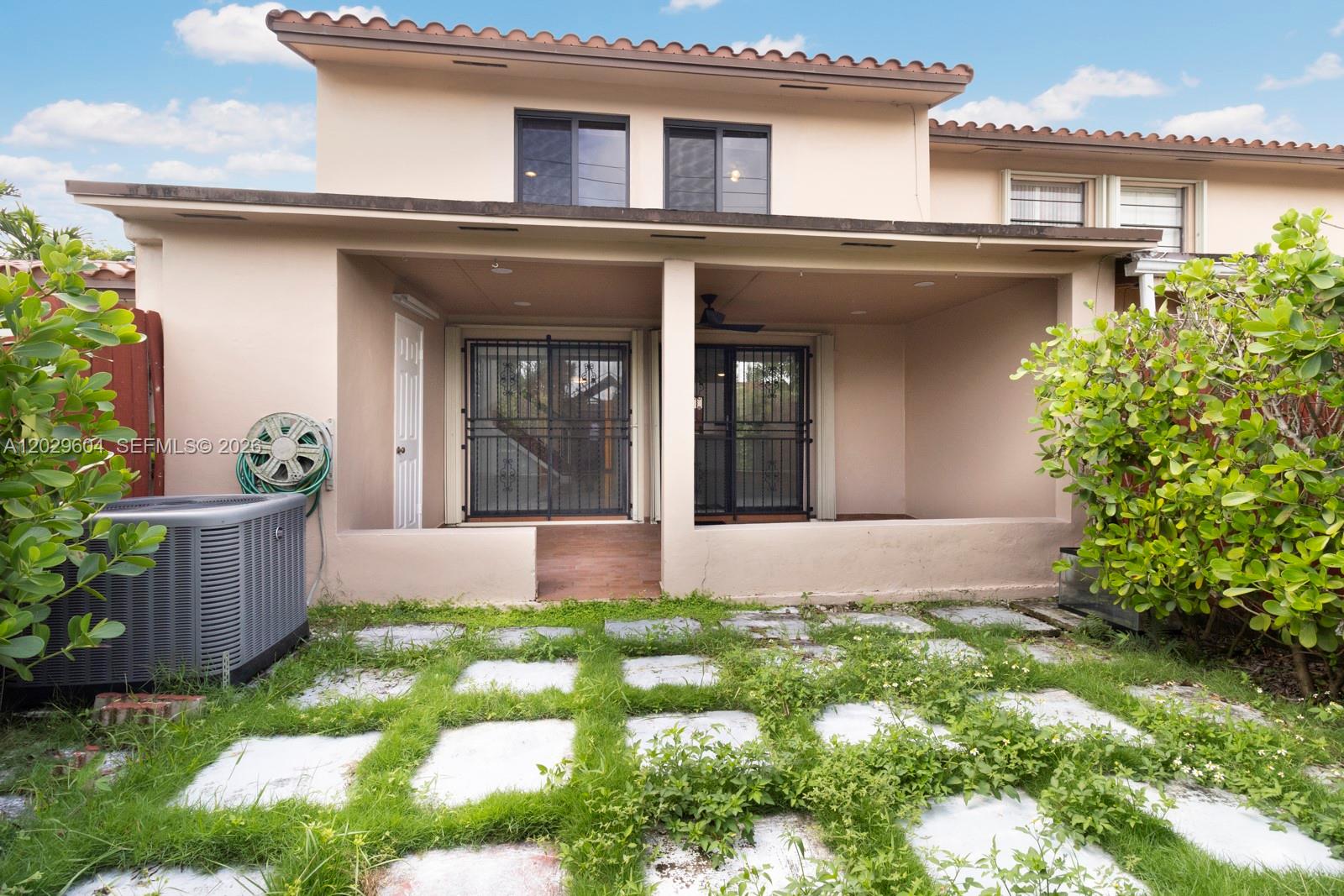 TROPICAL PARK VILLAS COND - Residential Lease