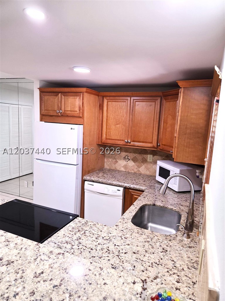 CASA VERANO CONDO - Residential Lease
