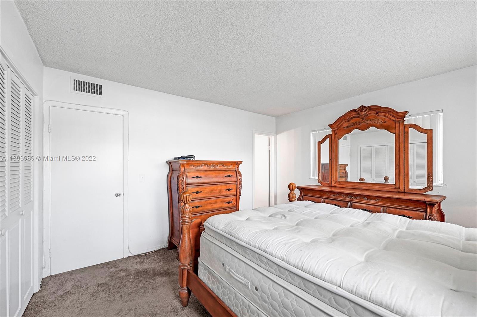 HILLCREST COUNTRY CLUB AP - Residential