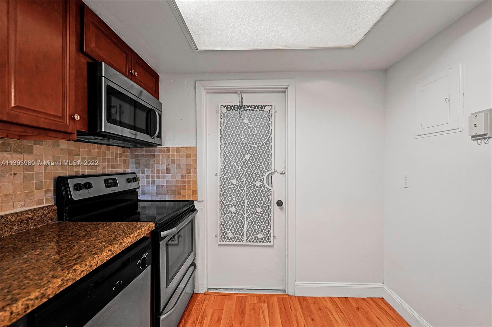 HILLCREST COUNTRY CLUB AP - Residential