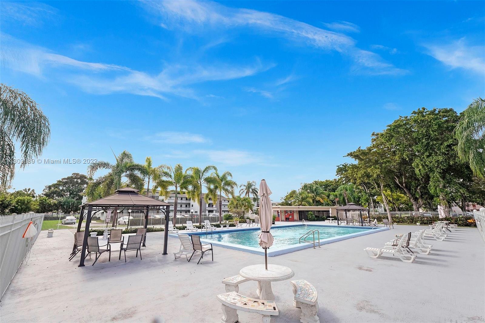 HILLCREST COUNTRY CLUB AP - Residential