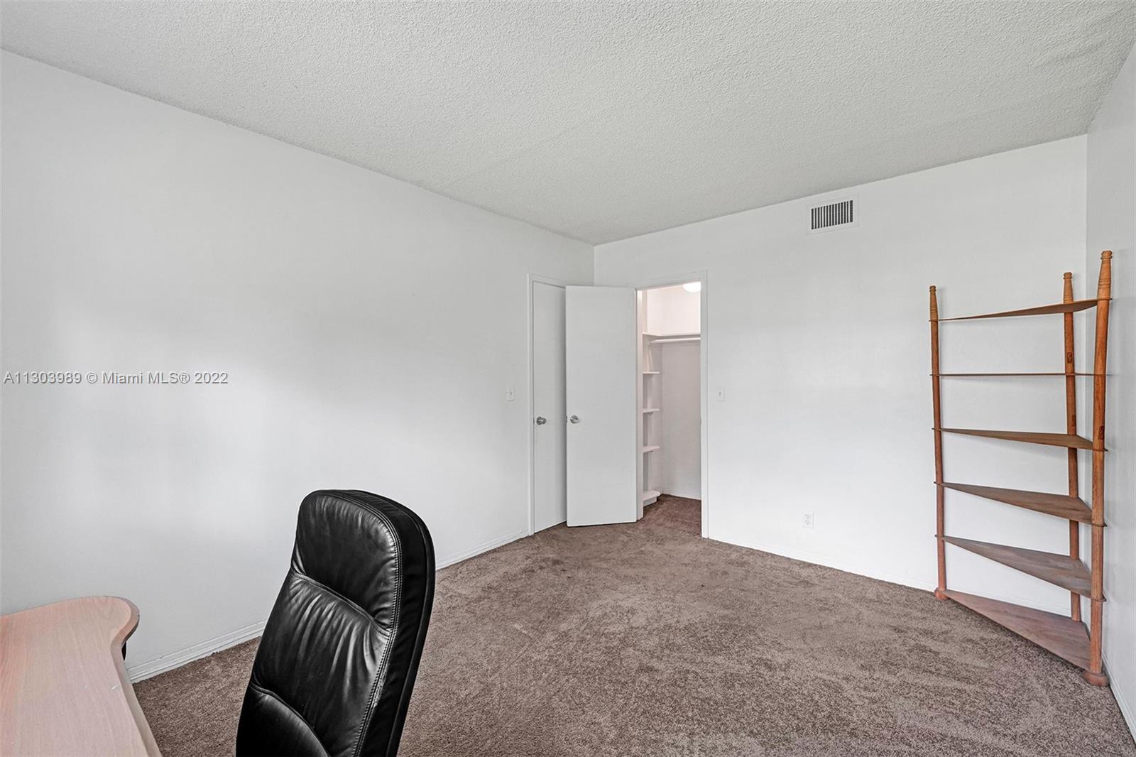 HILLCREST COUNTRY CLUB AP - Residential