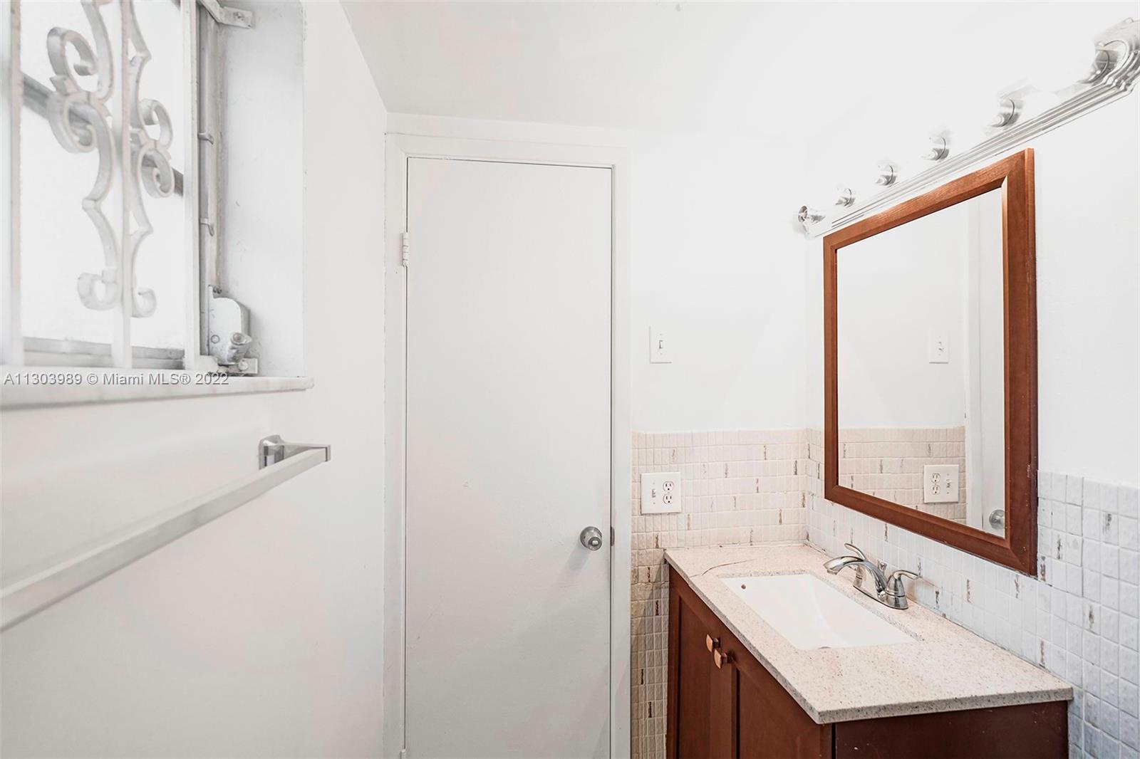 HILLCREST COUNTRY CLUB AP - Residential