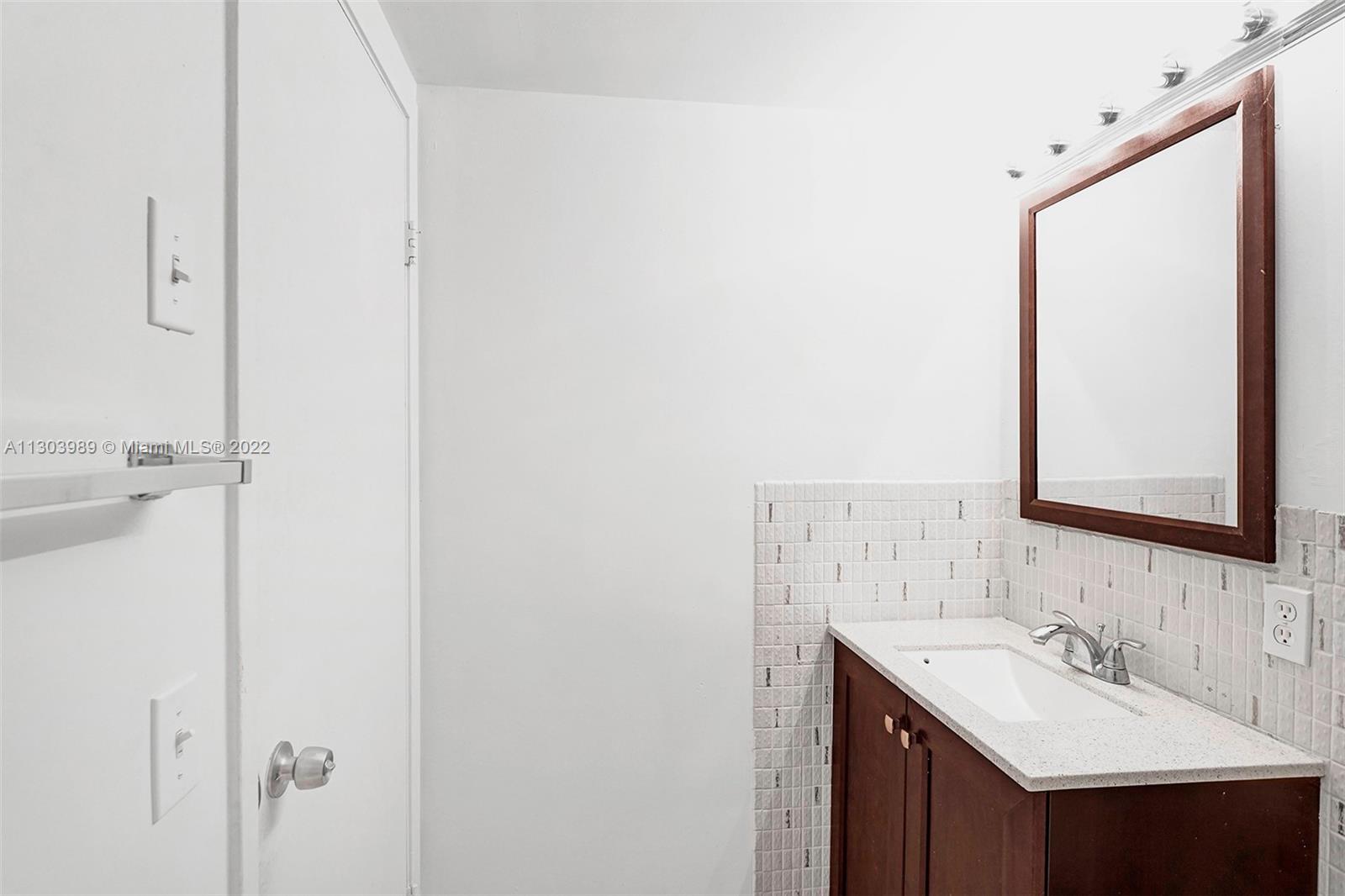 HILLCREST COUNTRY CLUB AP - Residential