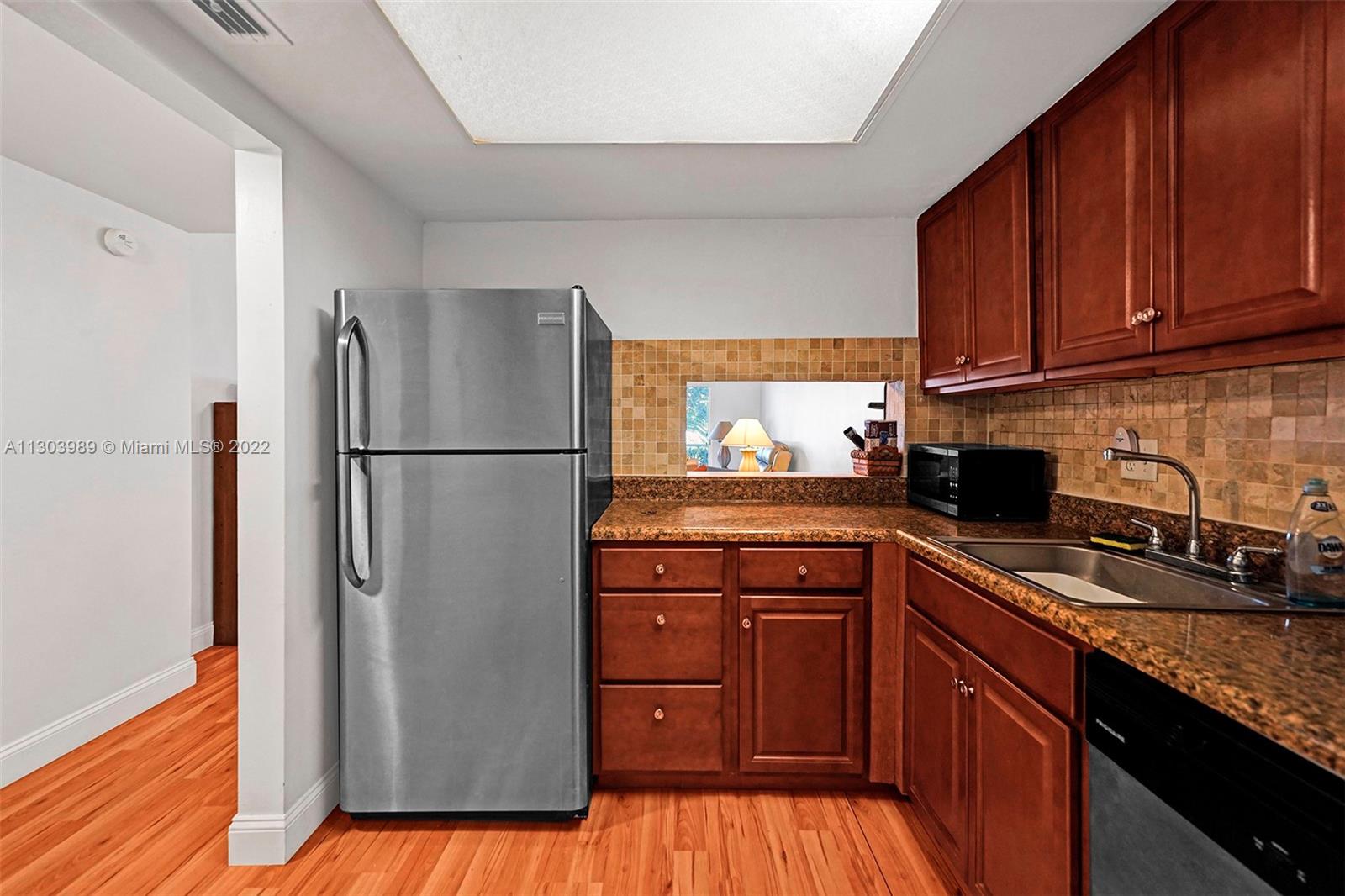HILLCREST COUNTRY CLUB AP - Residential