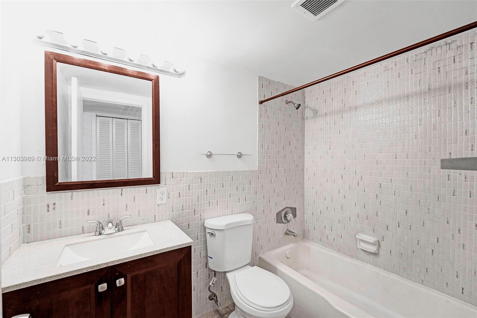 HILLCREST COUNTRY CLUB AP - Residential