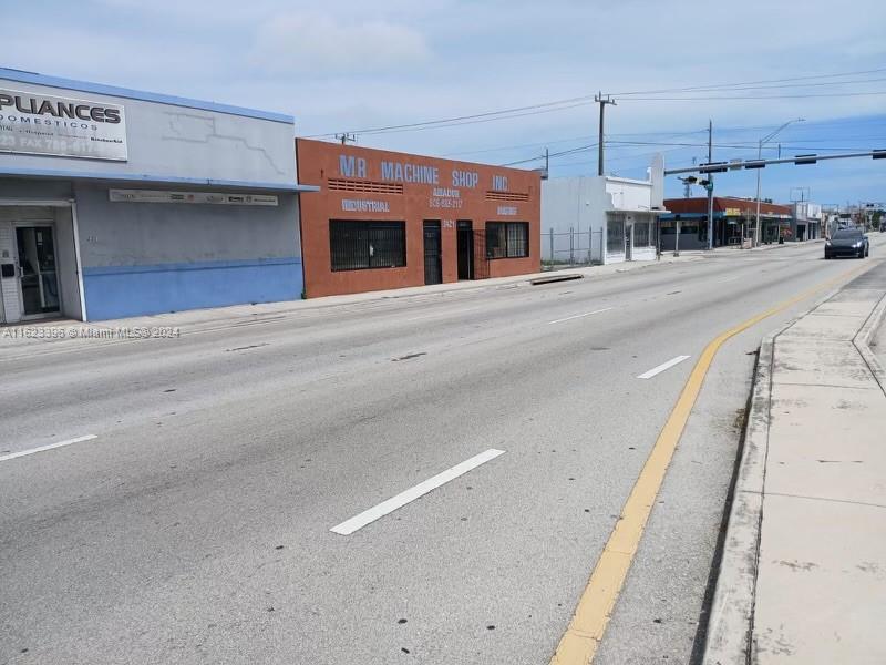 This commercial property is located in the fastest-growing area of Allapatha, positioned in a high-traffic zone, the property boasts exceptional visibility and customer engagement, making it an ideal for a range of commercial endeavors.  It features a large office, 2 bathrooms, 2 bay doors and parking in the rear. This property is muni zoned T6-8-0, providing significant potential for redevelopment project. The current owner has a long history of operating a highly profitable business at this location for over 30 years. "OWNER FINANCING" IS AVAILABLE, with loan terms provided upon request, offering flexible financial solution for prospective buyers. This opportunity represents a rare chance to acquire a prime commercial property in a dynamic and rapidly expanding market.