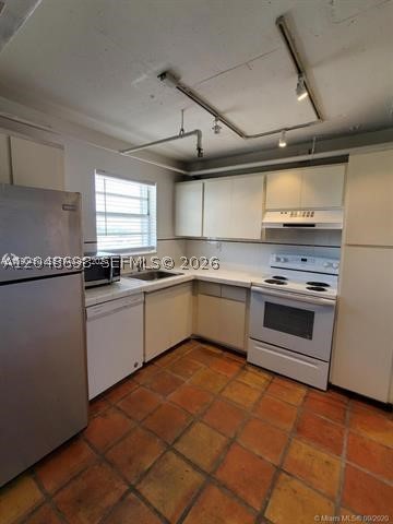GOLDEN WEST CONDO - Residential
