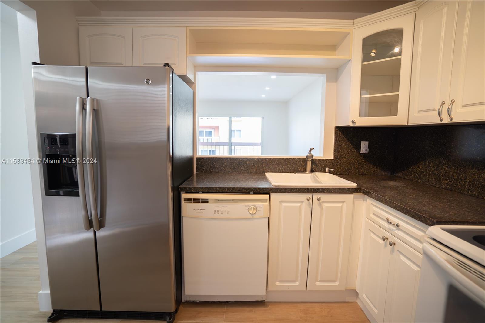 VILLAGE OF KINGS CREEK CO - Residential Lease