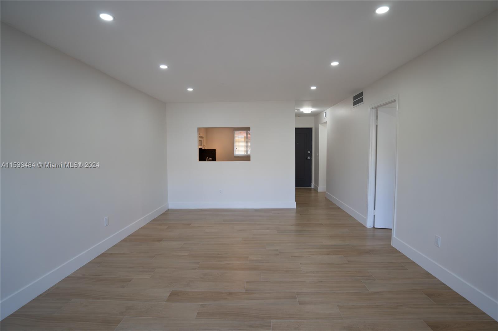VILLAGE OF KINGS CREEK CO - Residential Lease