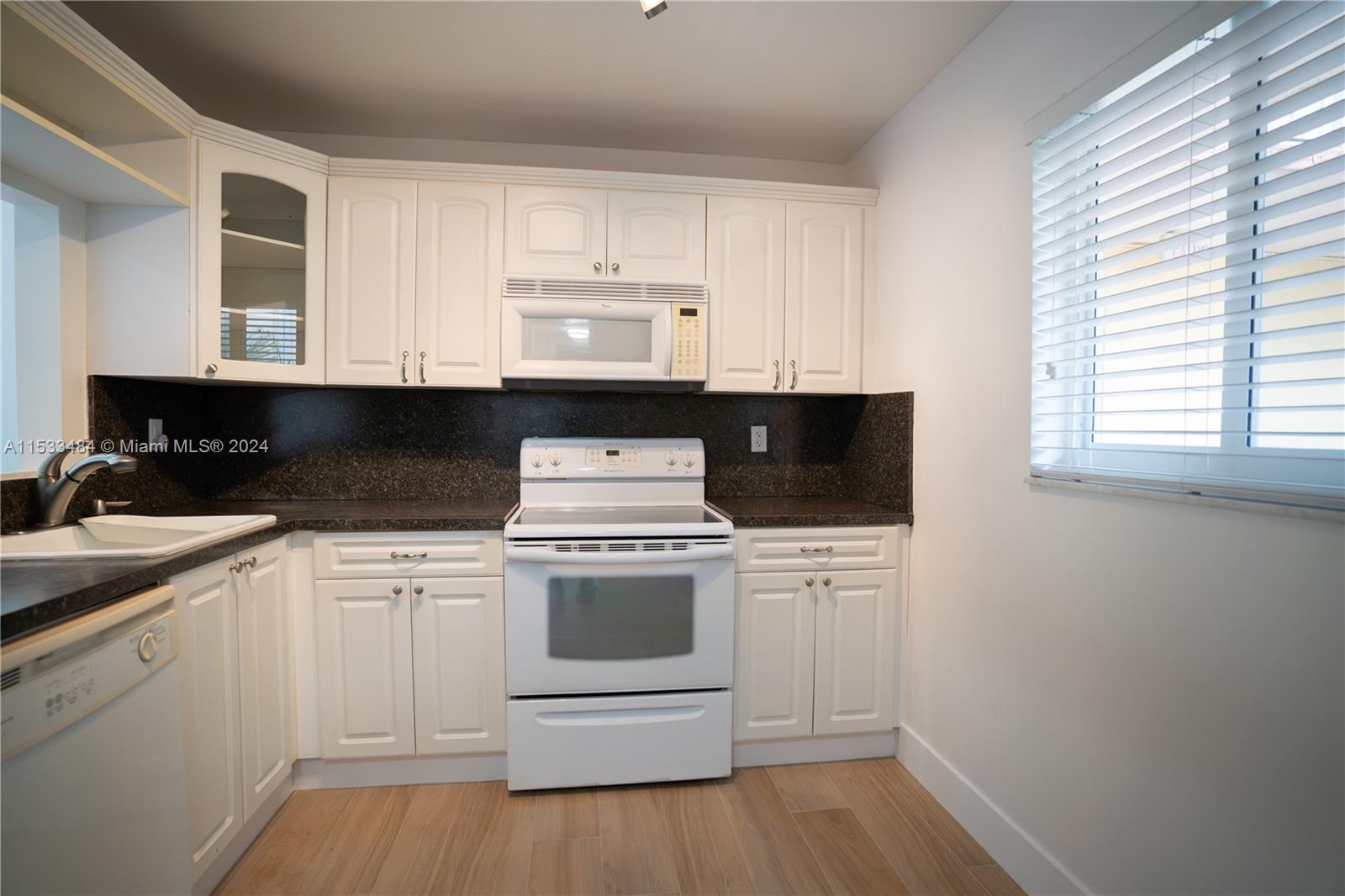 VILLAGE OF KINGS CREEK CO - Residential Lease