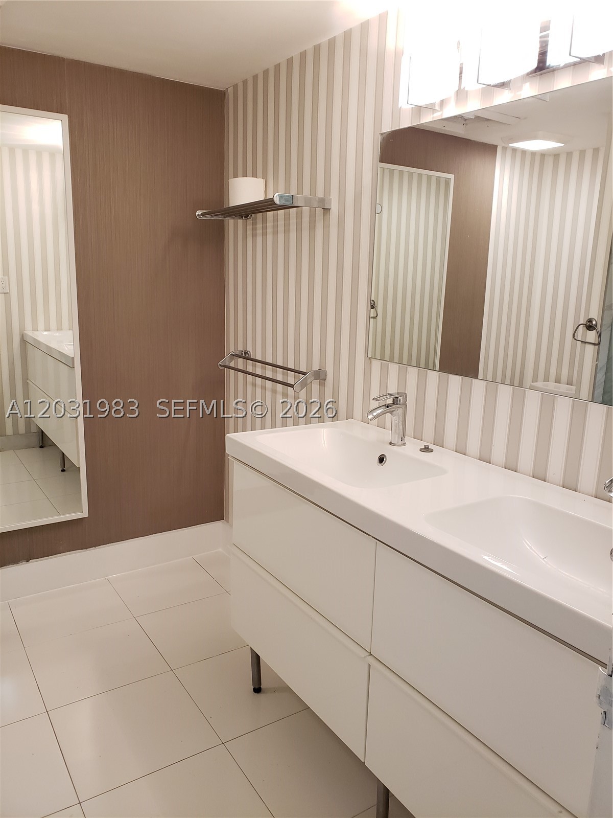 LAKE POINT TOWER CONDO - Residential Lease