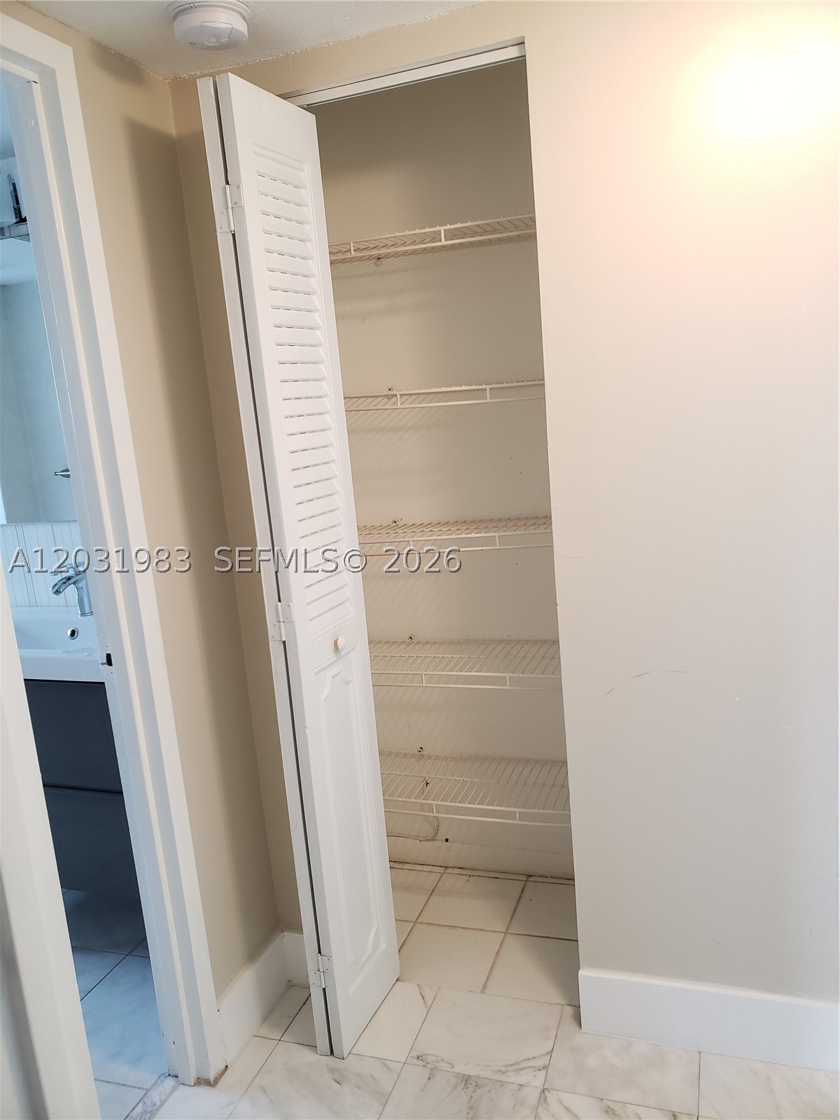 LAKE POINT TOWER CONDO - Residential Lease