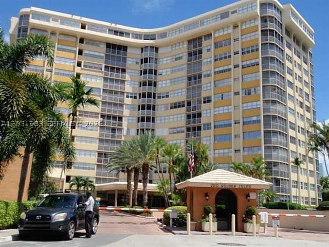 LAKE POINT TOWER CONDO - Residential Lease